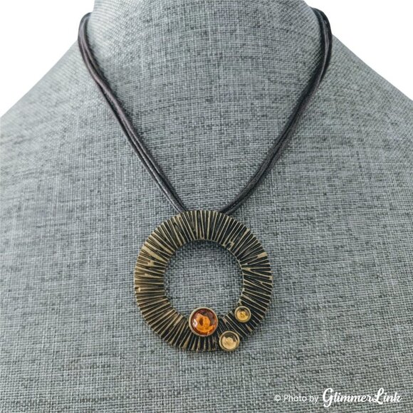 Boho Textured Open Circle Pendant Necklace - Picture 4 of 11